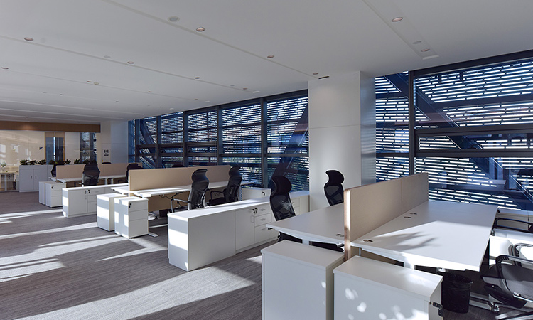 無(wú)隔斷員工辦公區(qū)